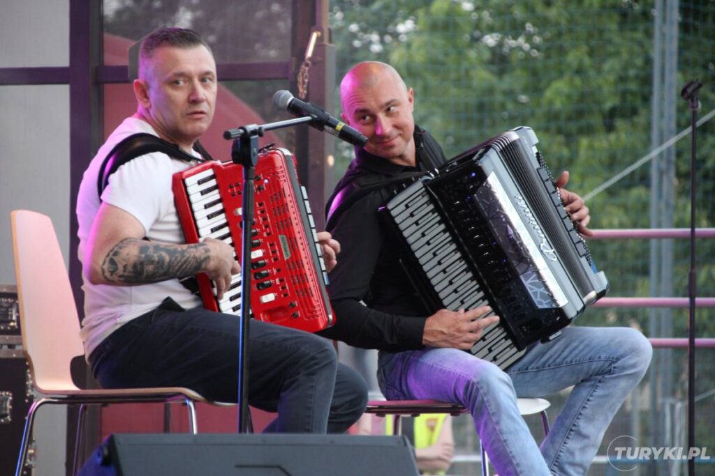 PBP Letni-Festiwal-Folkloru.-Wystep-na-scenie.