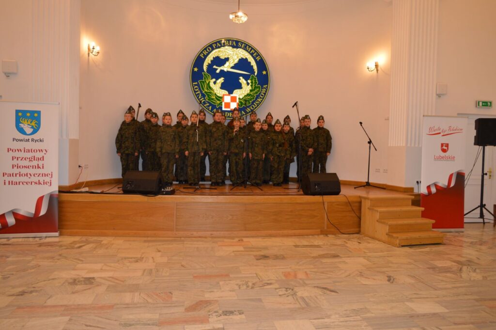 Przegląd Piosenki Patriotycznej i Harcersskij Powiatowej Biblioteki Publicznej w Rykach, harcerze