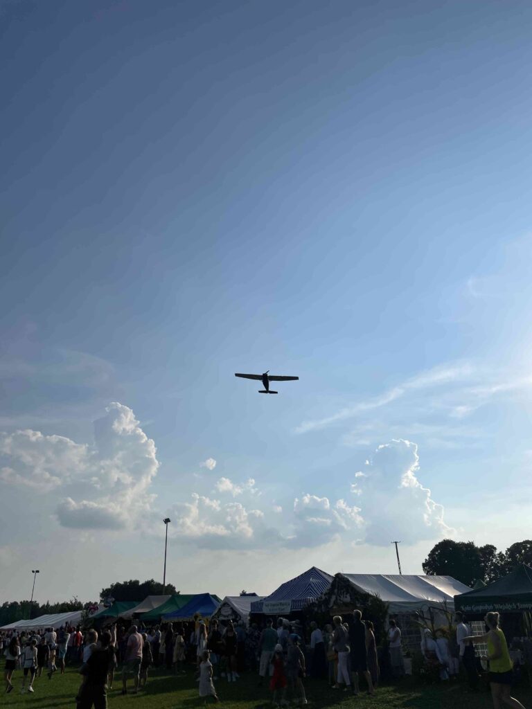 dożynki powiatowo- gminne,  prezentacja akrobacje samolotowe