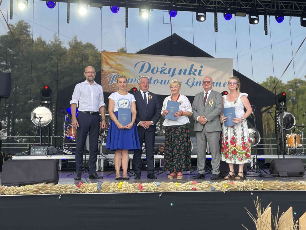 dożynki powiatowo- gminne, starosta na scenie