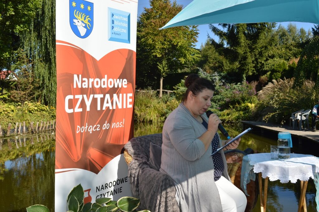 2023 czyta nauczyciel  - Narodowe czytanie zorganizowane przez powiatową bibliotekę w Rykach