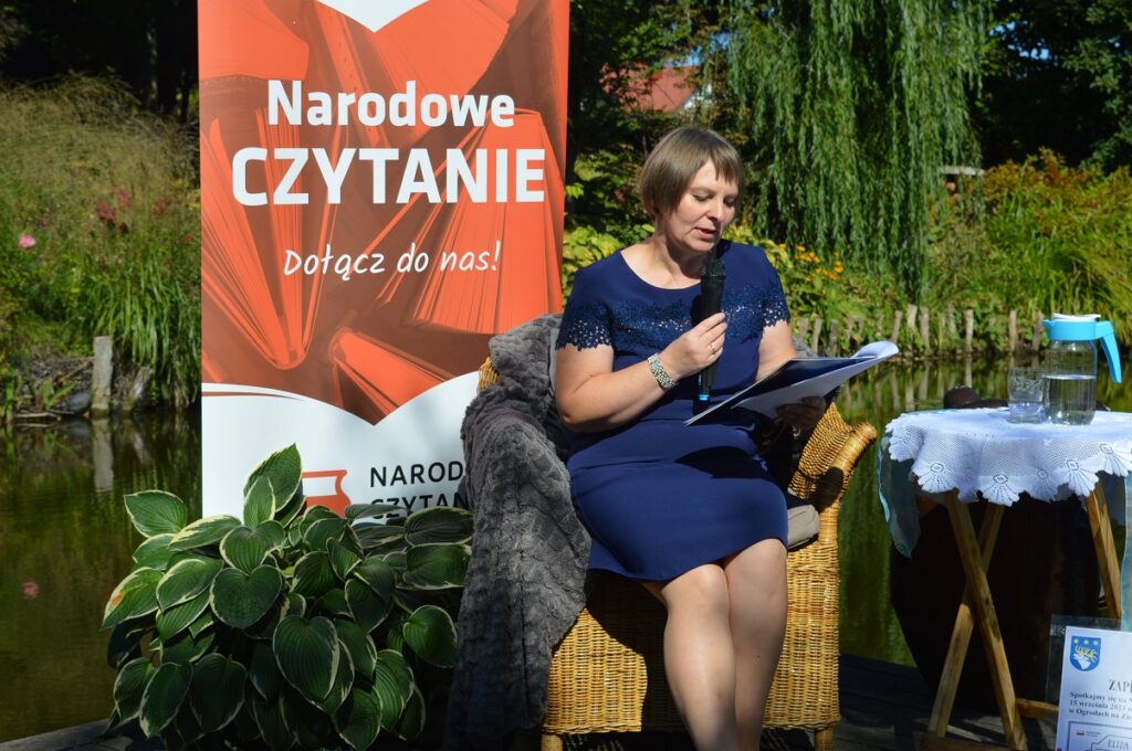 2023 czyta nauczyciel  - Narodowe czytanie zorganizowane przez powiatową bibliotekę w Rykach