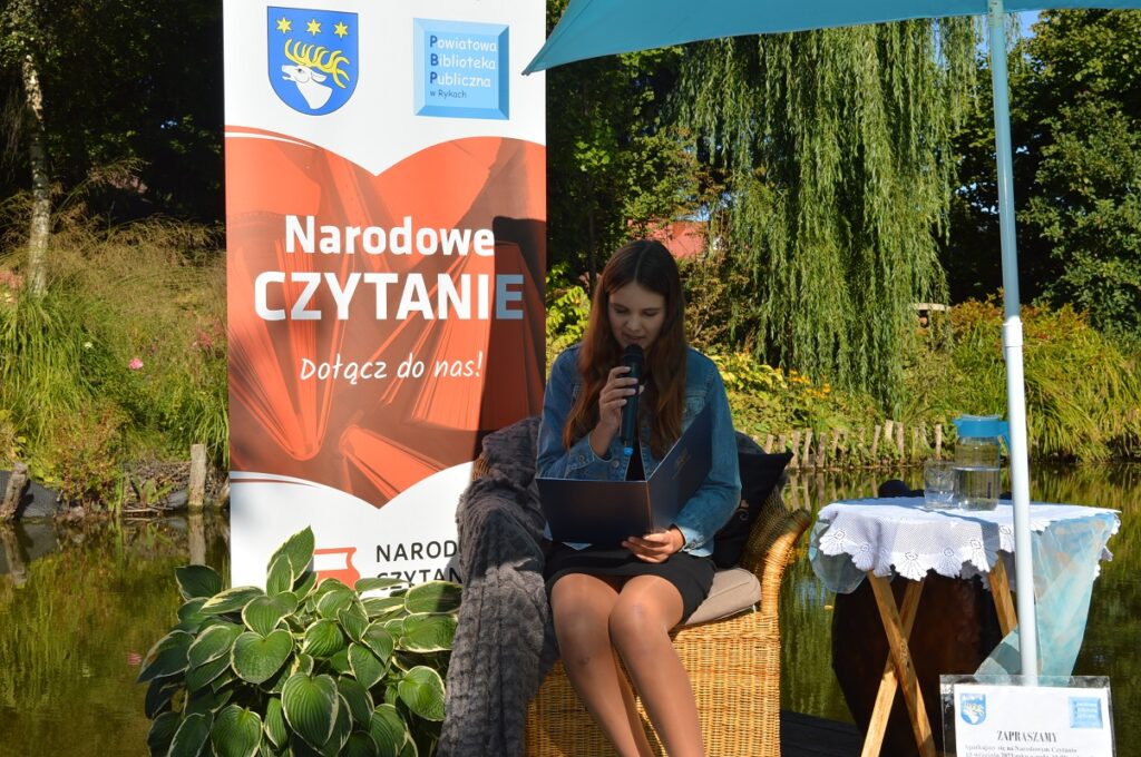 2023 czyta uczeń  - Narodowe czytanie zorganizowane przez powiatową bibliotekę w Rykach