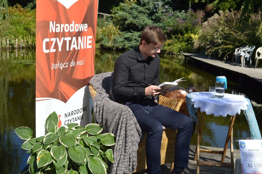 2023 czyta uczeń  - Narodowe czytanie zorganizowane przez powiatową bibliotekę w Rykach