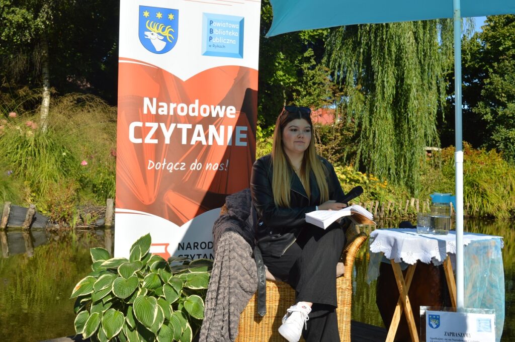 2023 czyta uczeń  - Narodowe czytanie zorganizowane przez powiatową bibliotekę w Rykach