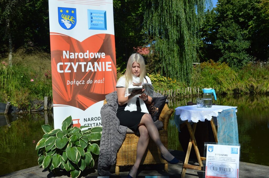2023 czyta uczeń  - Narodowe czytanie zorganizowane przez powiatową bibliotekę w Rykach