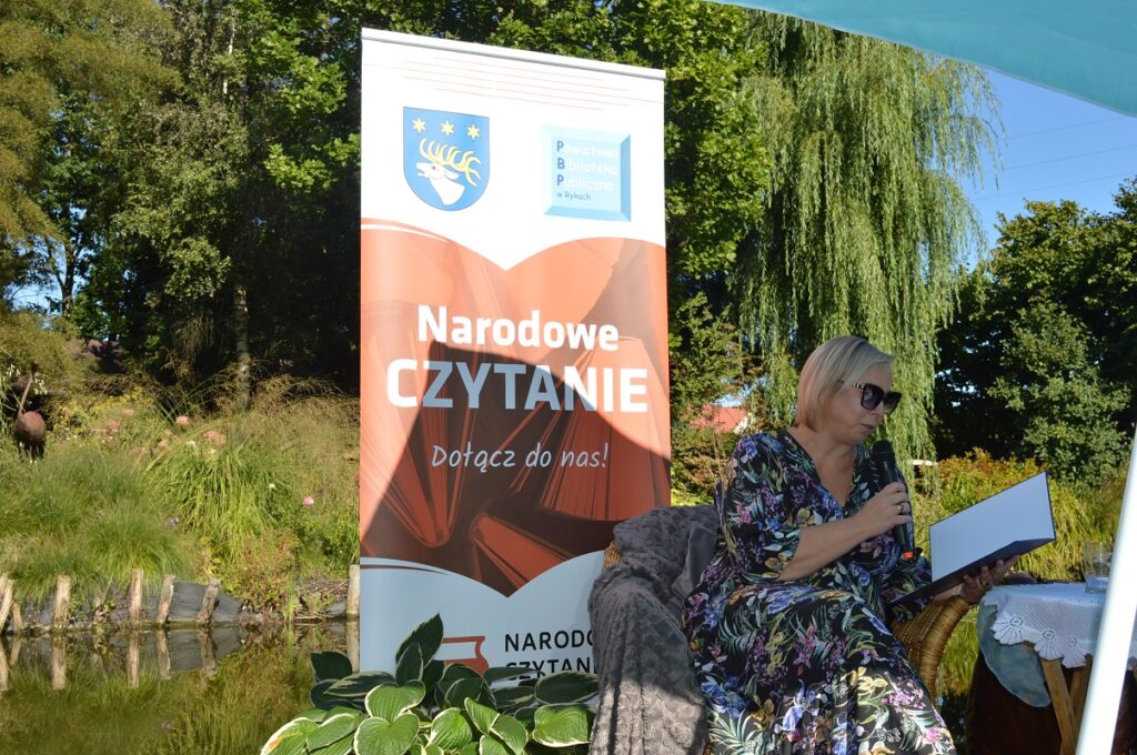  V-ce Starosta czyta - Narodowe czytanie zorganizowane przez powiatową bibliotekę w Rykach