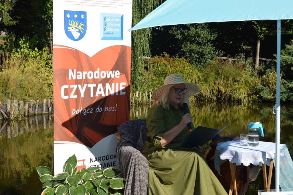 2023 czyta wójt gminy Ułęż  - Narodowe czytanie zorganizowane przez powiatową bibliotekę w Rykach