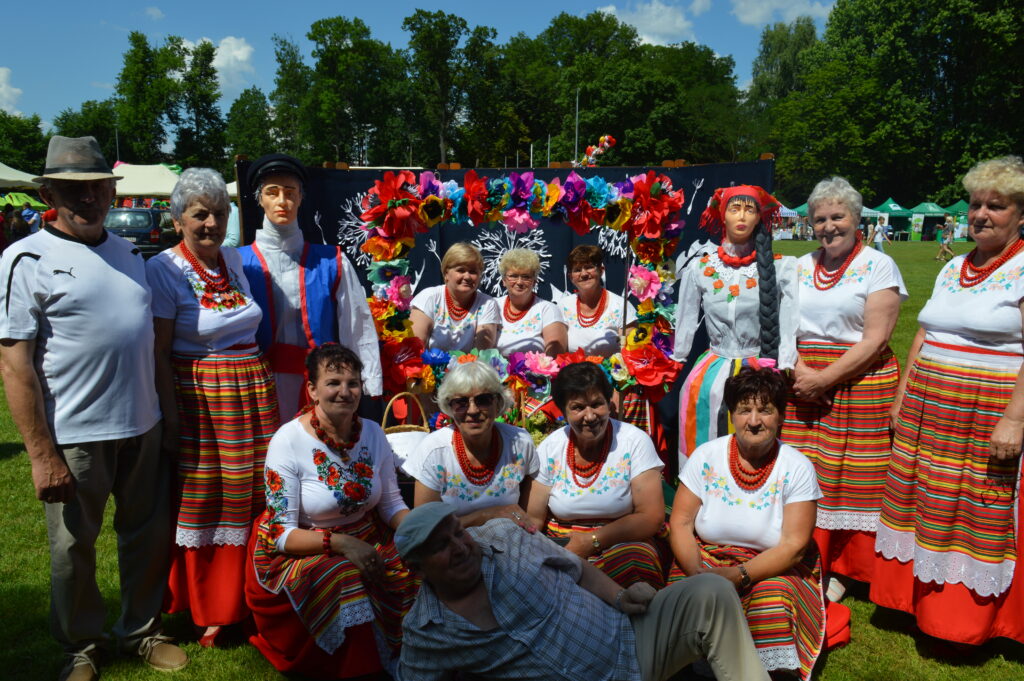 Festiwal Kultury Regionów, zdjęcie zamieściła Dagmara Jarosz - dyrektor Powiatowej Biblioteki Publicznej w Rykach - zdjęcie grupowe