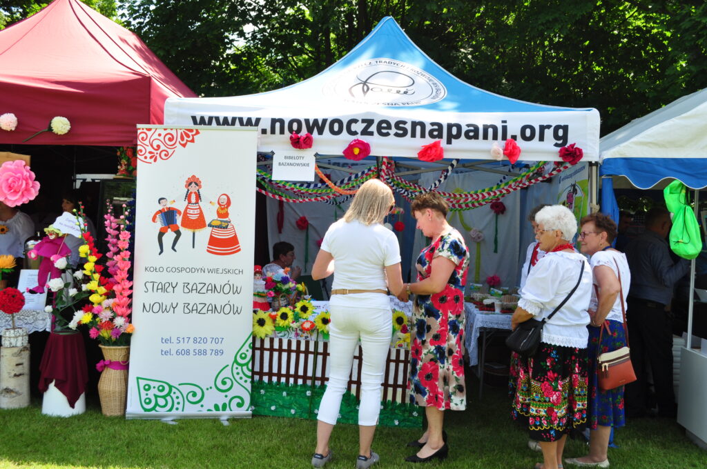 Festiwal Kultury Regionów, zdjęcie zamieściła Dagmara Jarosz - dyrektor Powiatowej Biblioteki Publicznej w Rykach - zdjęcie kobiet