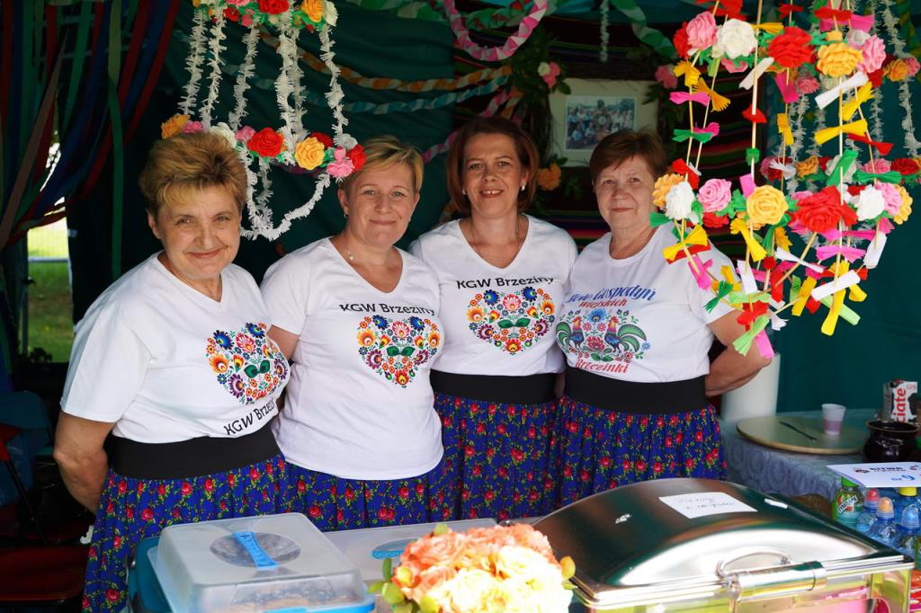 Festiwal Kultury Regionów, zdjęcie zamieściła Dagmara Jarosz - dyrektor Powiatowej Biblioteki Publicznej w Rykach - zdjęcie czterech kobiet