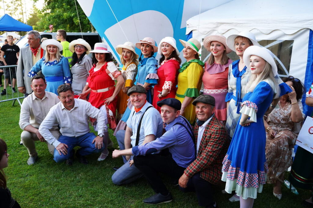 Festiwal Kultury Regionów, zdjęcie zamieściła Dagmara Jarosz - dyrektor Powiatowej Biblioteki Publicznej w Rykach - zdjęcie grupy