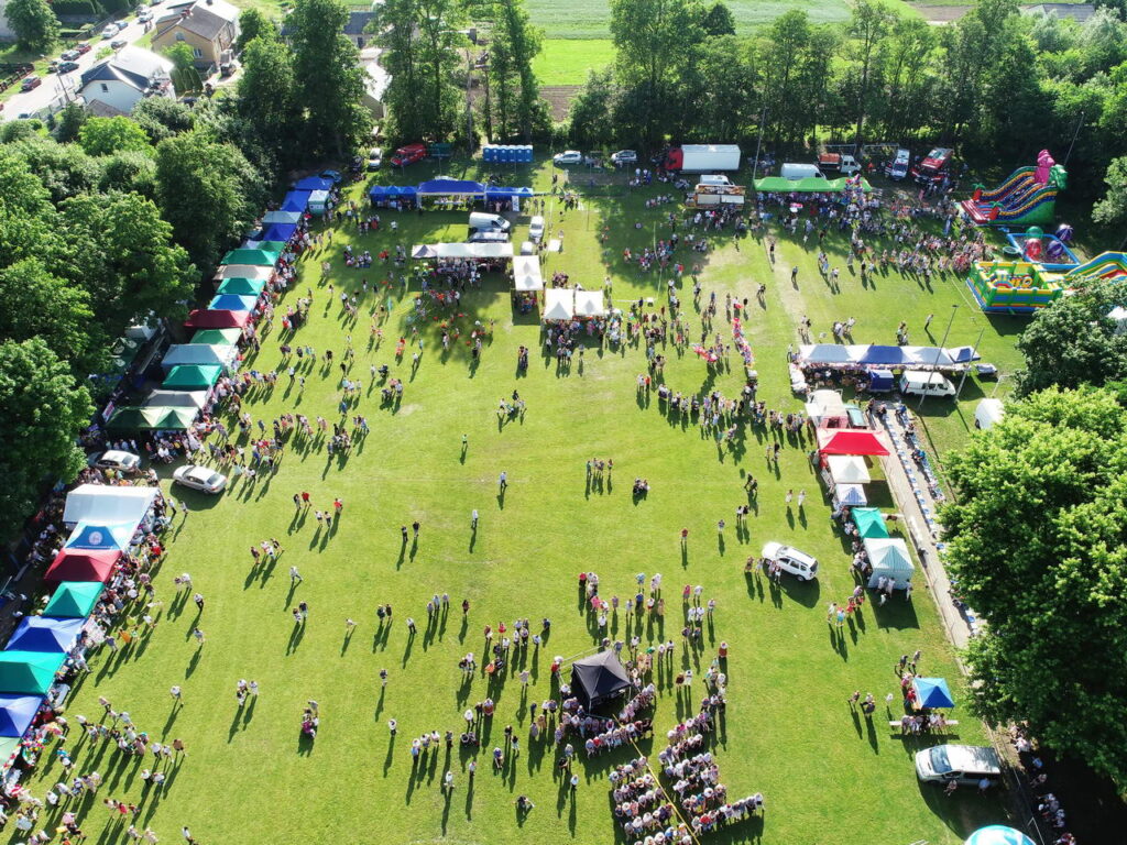 Festiwal Kultury Regionów, zdjęcie zamieściła Dagmara Jarosz - dyrektor Powiatowej Biblioteki Publicznej w Rykach - zdjęcie z drona