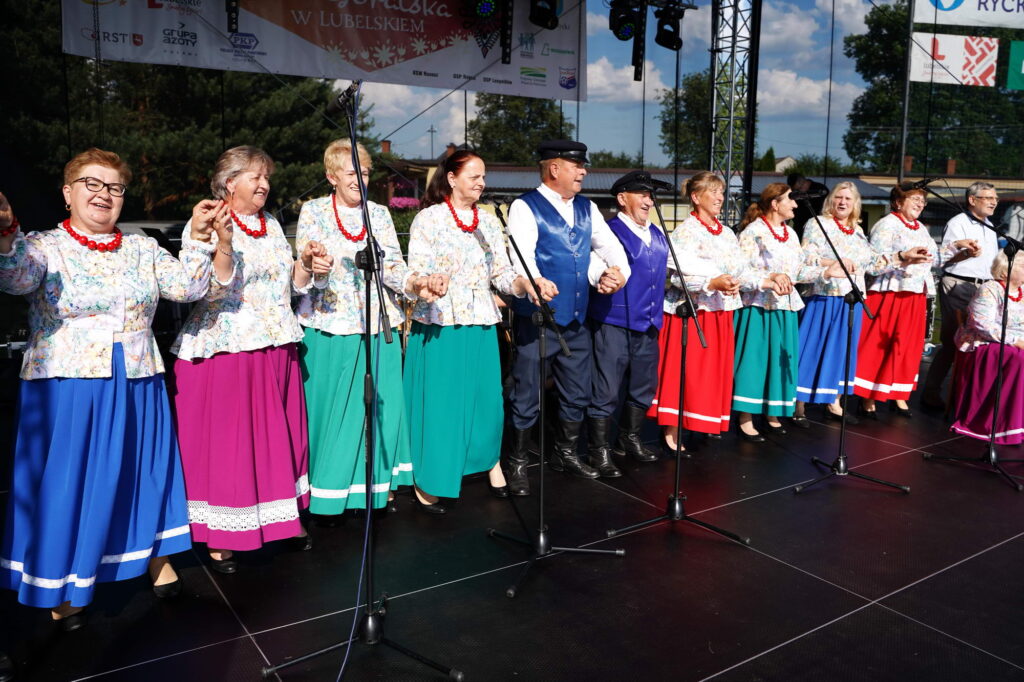 Festiwal Kultury Regionów, zdjęcie zamieściła Dagmara Jarosz - dyrektor Powiatowej Biblioteki Publicznej w Rykach - zdjęcie na koniec