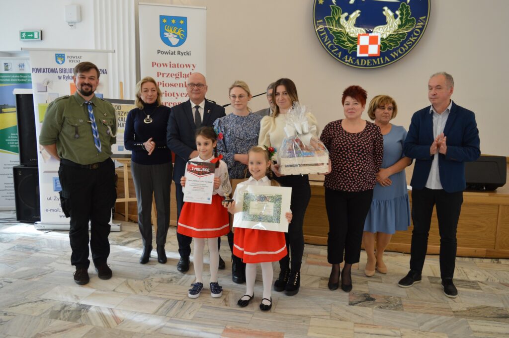 Powiatowy Przegląd Piosenki Patriotycznej I Harcerskiej - nagodzone osoby