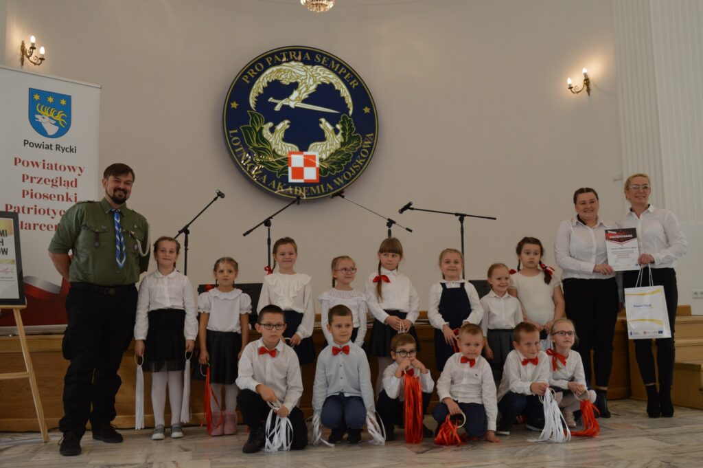 Powiatowy Przegląd Piosenki Patriotycznej I Harcerskiej - na scenie 