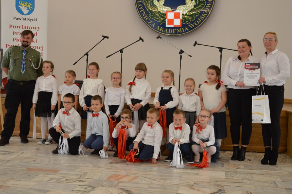 Powiatowy Przegląd Piosenki Patriotycznej I Harcerskiej - na scenie 