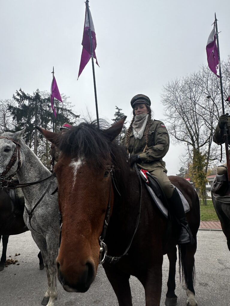 zdjęcie kobiety na koniu w ramach projektu Warto być Polakiem
