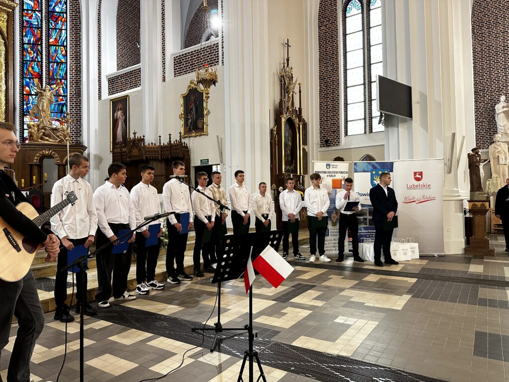 zdjęcie w Kościele w ramach projektu Warto być Polakiem