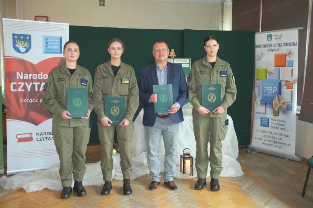 zdjęcie na tle dekoracji narodowe czytanie 2026 4 osoby